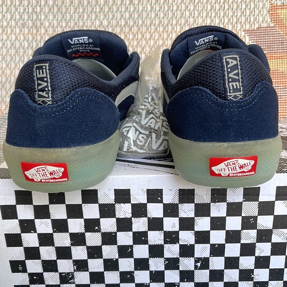 Vans WMNS Ave
Dress Blues/Drizzle
VNOA5JIBWKN
Sneakers - athletic shoes - Picture 14 of 16